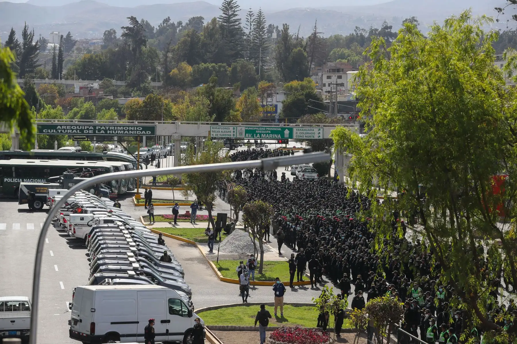 Más de 4, 000 efectivos de la Policía Nacional vigilan la ciudad de Arequipa con motivo del debate presidencial de los candidatos Pedro Castillo y Keiko Fujimori.
Foto: ANDINA/Andrés Valle