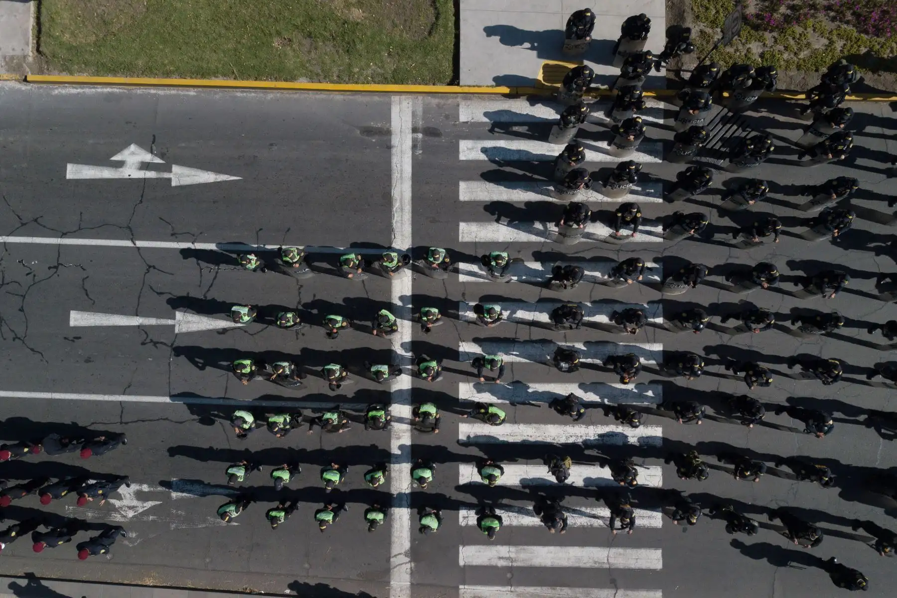 Más de 4, 000 efectivos de la Policía Nacional vigilan la ciudad de Arequipa con motivo del debate presidencial de los candidatos Pedro Castillo y Keiko Fujimori.
Foto: ANDINA/Jhonel Rodríguez Robles