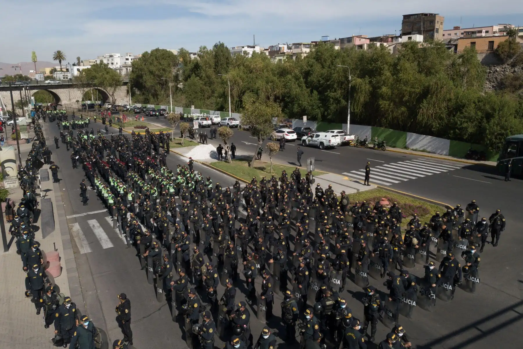 Más de 4, 000 efectivos de la Policía Nacional vigilan la ciudad de Arequipa con motivo del debate presidencial de los candidatos Pedro Castillo y Keiko Fujimori.
Foto: ANDINA/Jhonel Rodríguez Robles