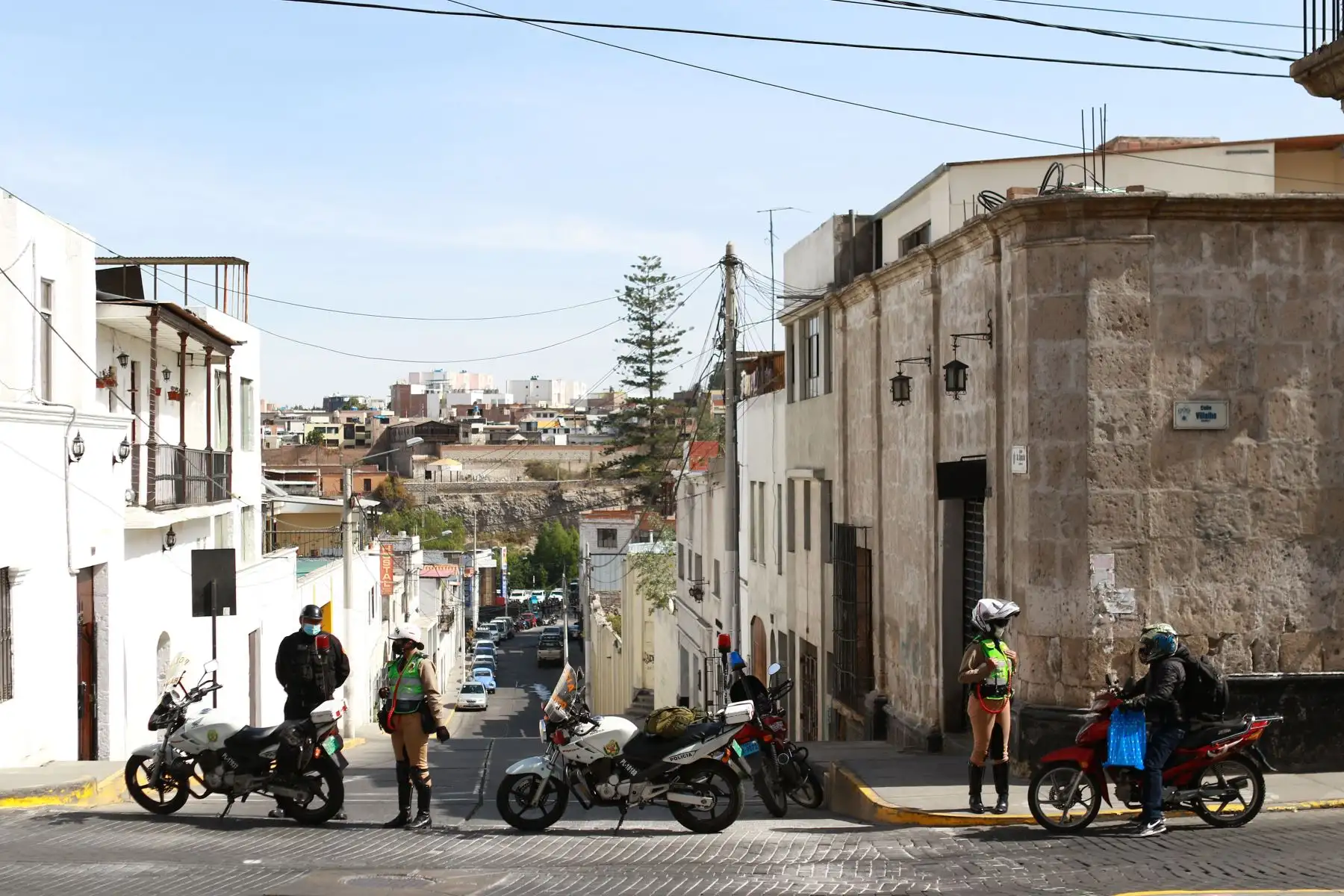 Más de 4, 000 efectivos de la Policía Nacional vigilan la ciudad de Arequipa con motivo del debate presidencial de los candidatos Pedro Castillo y Keiko Fujimori.
Foto: ANDINA/Jhonel Rodríguez Robles