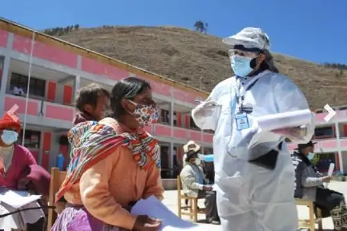 El Seguro Social de Salud (EsSalud), a través de Hospital Perú, brinda atención médica en simultáneo, en distintas especialidades, a la población asegurada y no asegurada de los distritos de San Martín de Pangoa (Junín) y Kimbiri (Cusco), ubicados en el Valle de los Ríos Apurímac, Ene y Mantaro (Vraem).