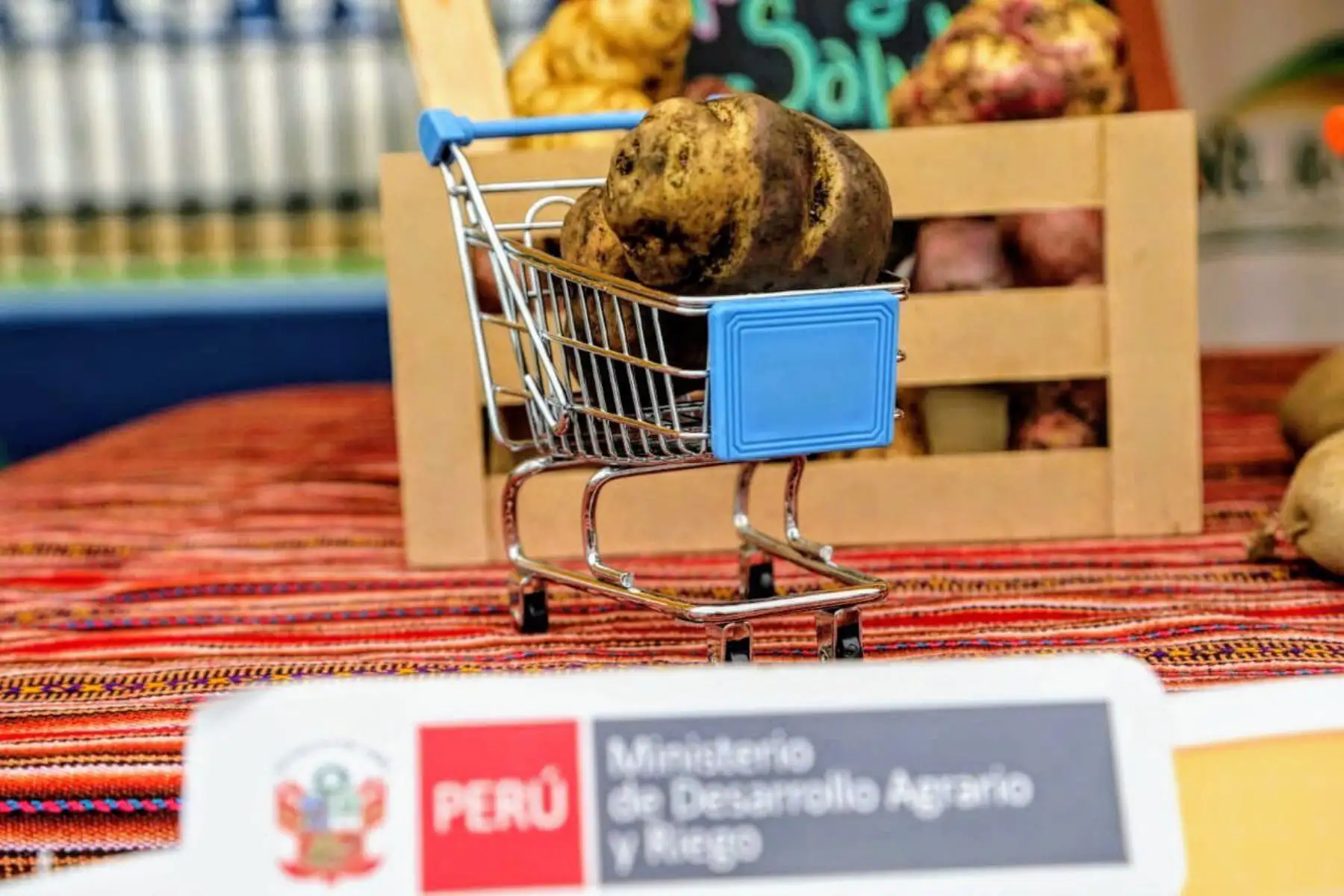 En la víspera del Día Nacional de la Papa , El ministerio de Agricultura a través  de Agro Rural  promueve los mercados Midagri que muestra distintas variedades del tubérculo bandera. Foto: Midagri