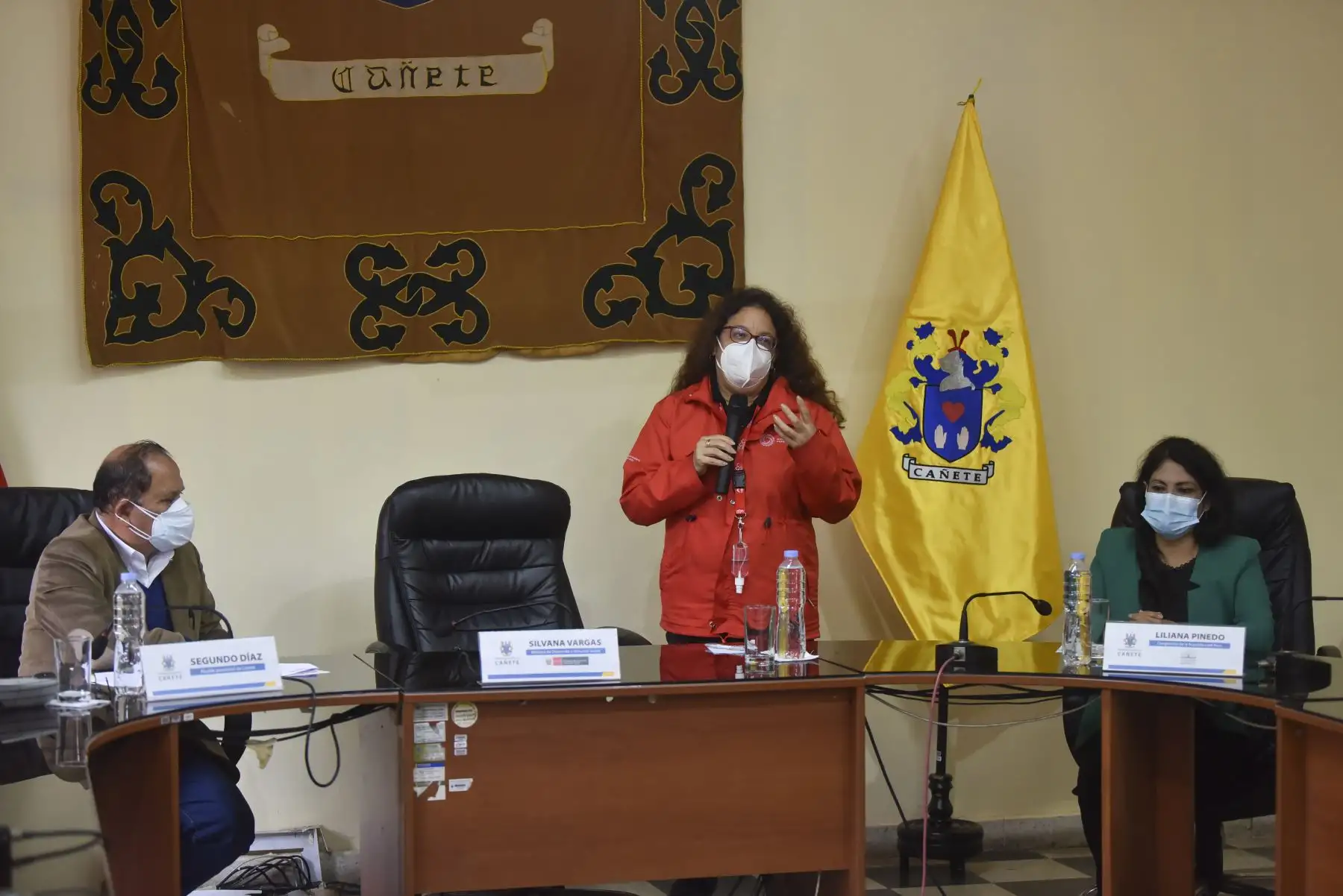 Ministra de Inclusión Social se reunió con alcalde provincial de Cañete, Segundo Díaz, y la congresista Liliana Pinedo, mostraron su predisposición y apoyo para impulsar las acciones de la Política de Desarrollo e Inclusión Social en la población de esta provincia del sur de Lima. Foto: ANDINA/MIDIS