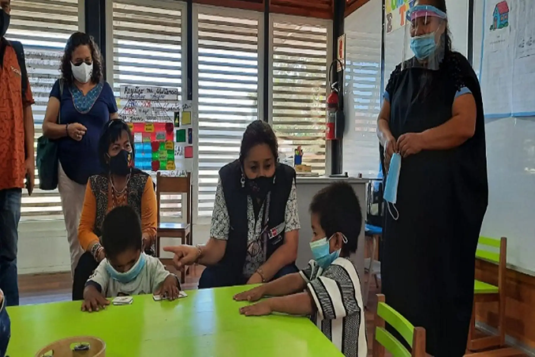En Ucayali hay 119 escuelas y 472 docentes de la UGEL Atalaya que ofrecen el servicio educativo semipresencial a 8435 estudiantes de Educación Básica Regular y Alternativa.