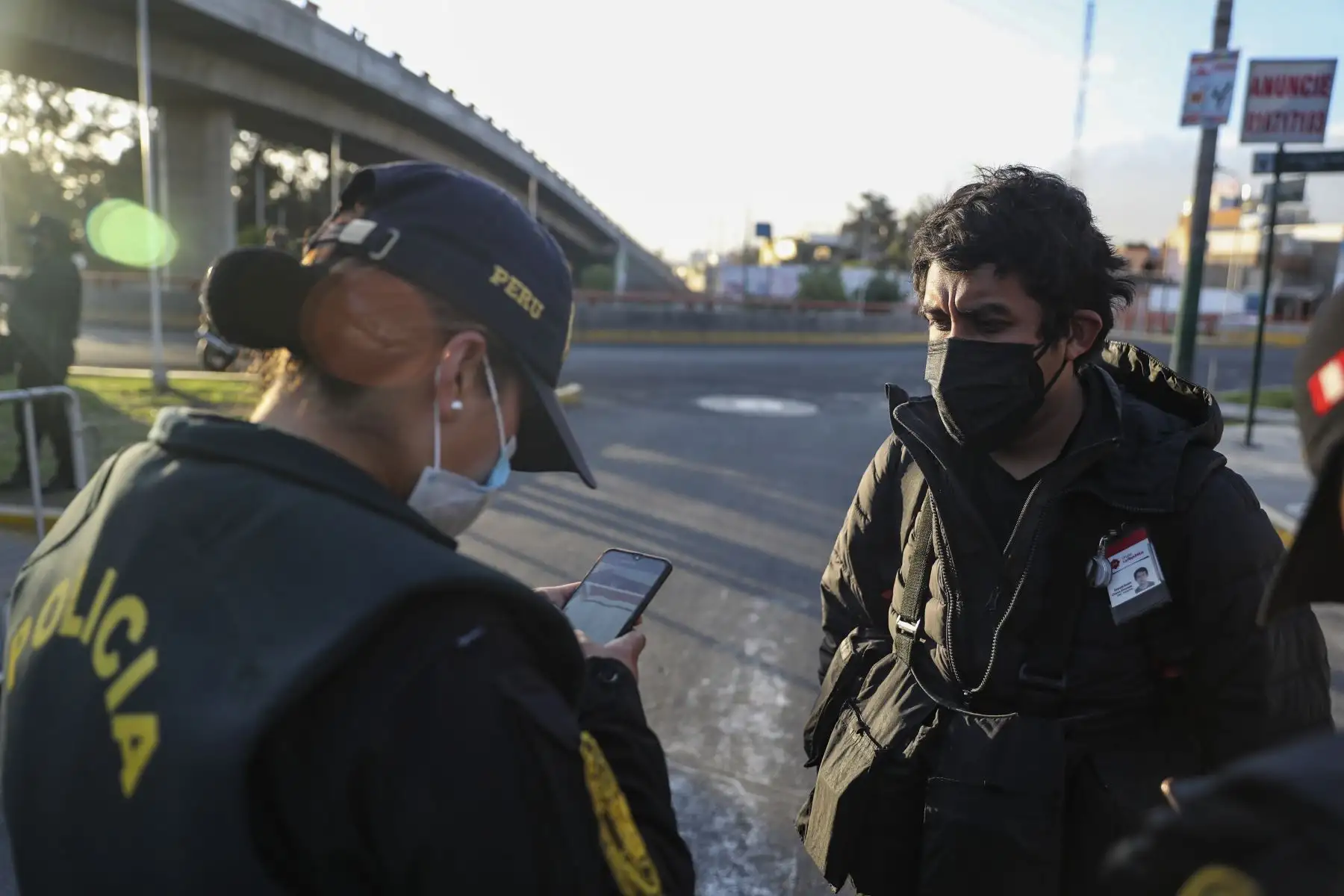 AREQUIPA, PERÚ - MAYO 30. Exteriores de la Universidad Nacional San Agustín de Arequipa y medidas de seguridad,  donde se realizará el debate presidencial  entre los candidatos Pedro Castillo y Keiko Fujimori con miras a la segunda vuelta, organizado por el Jurado Nacional de Elecciones. Foto: ANDINA/Andrés Valle