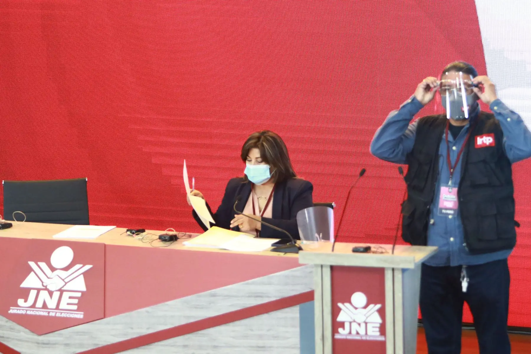 AREQUIPA, PERÚ - MAYO 30. Interiores del Aula Magna “ Simón Bolívar “ de la Universidad Nacional de San Agustín,  donde se realizará el debate presidencial  entre los candidatos Pedro Castillo y Keiko Fujimori con miras a la segunda vuelta, organizado por el Jurado Nacional de Elecciones. 
Foto: ANDINA/Jhonel Rodríguez Robles