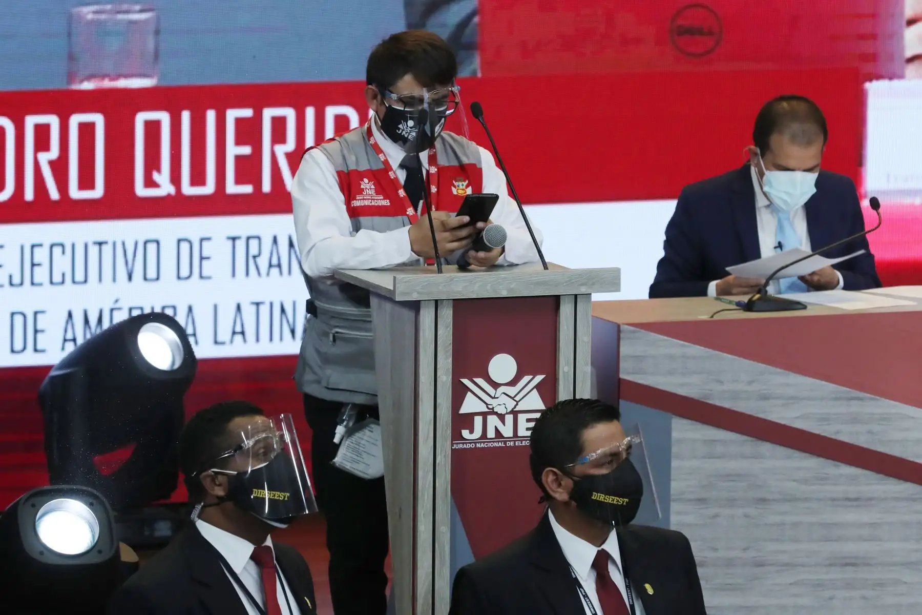 AREQUIPA,PERÚ - MAYO 30.Interiores del Aula Magna “ Simón Bolívar “ de la Universidad Nacional de San Agustín,  donde se realizará el debate presidencial  entre los candidatos Pedro Castillo y Keiko Fujimori con miras a la segunda vuelta, organizado por el Jurado Nacional de Elecciones. 
Foto: ANDINA/Andrés Valle