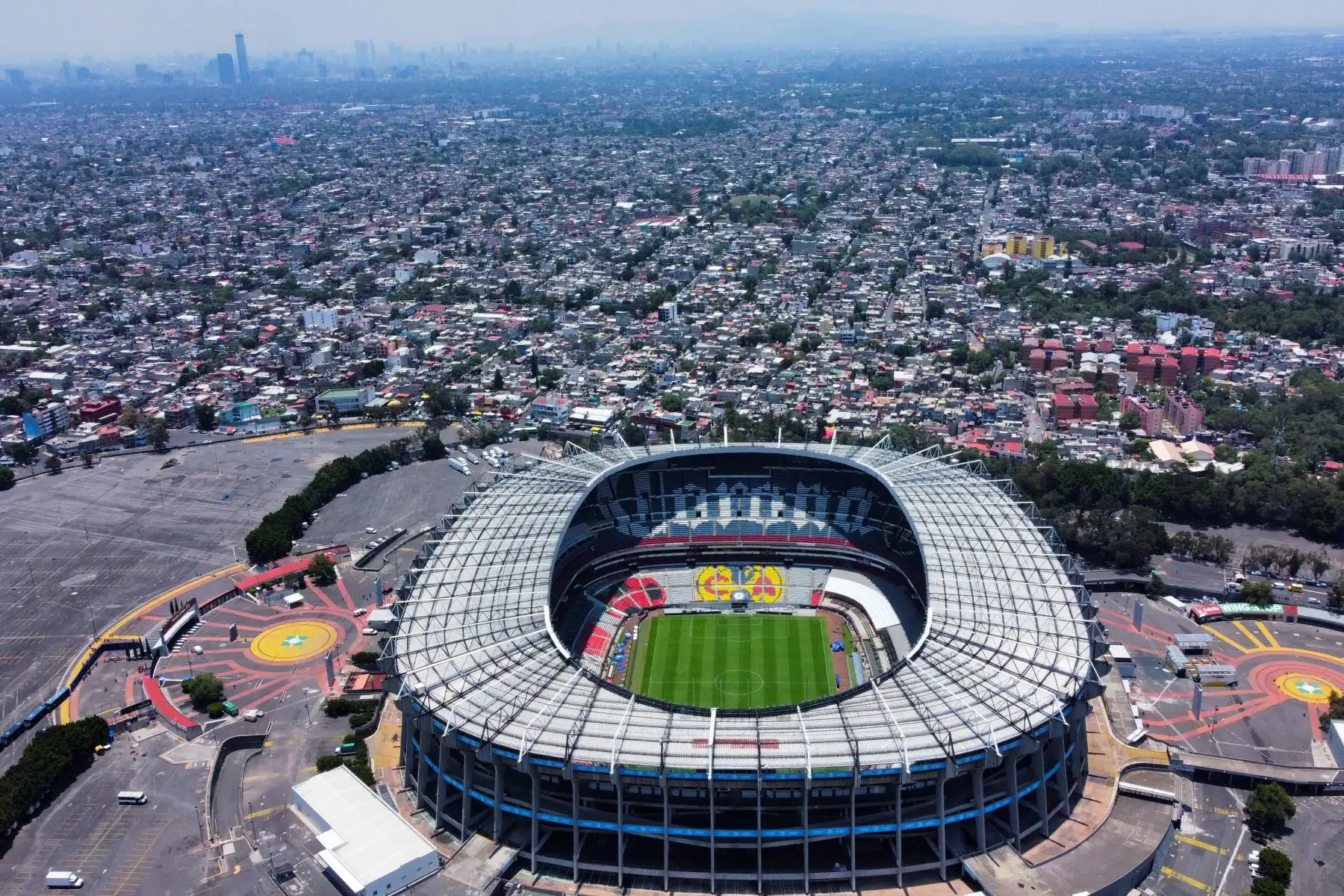 Fotografía aérea con un dron del estadio Azteca, previo al juego de vuelta de la final del fútbol mexicano del torneo Clausura 2021 entre Cruz Azul y Santos en la Ciudad de México.
Foto: AFP