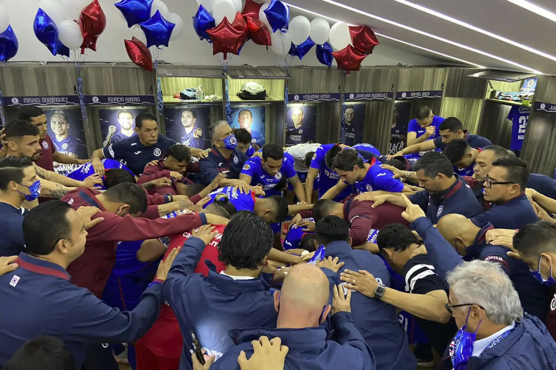 El Cruz Azul se consagró campeón del fútbol mexicano tras una espera de 23 años sin ganar la liga, al empatar 1-1 con el Santos el domingo en el estadio Azteca en el partido de vuelta de la final del torneo Clausura-2021.  Foto: Difusión