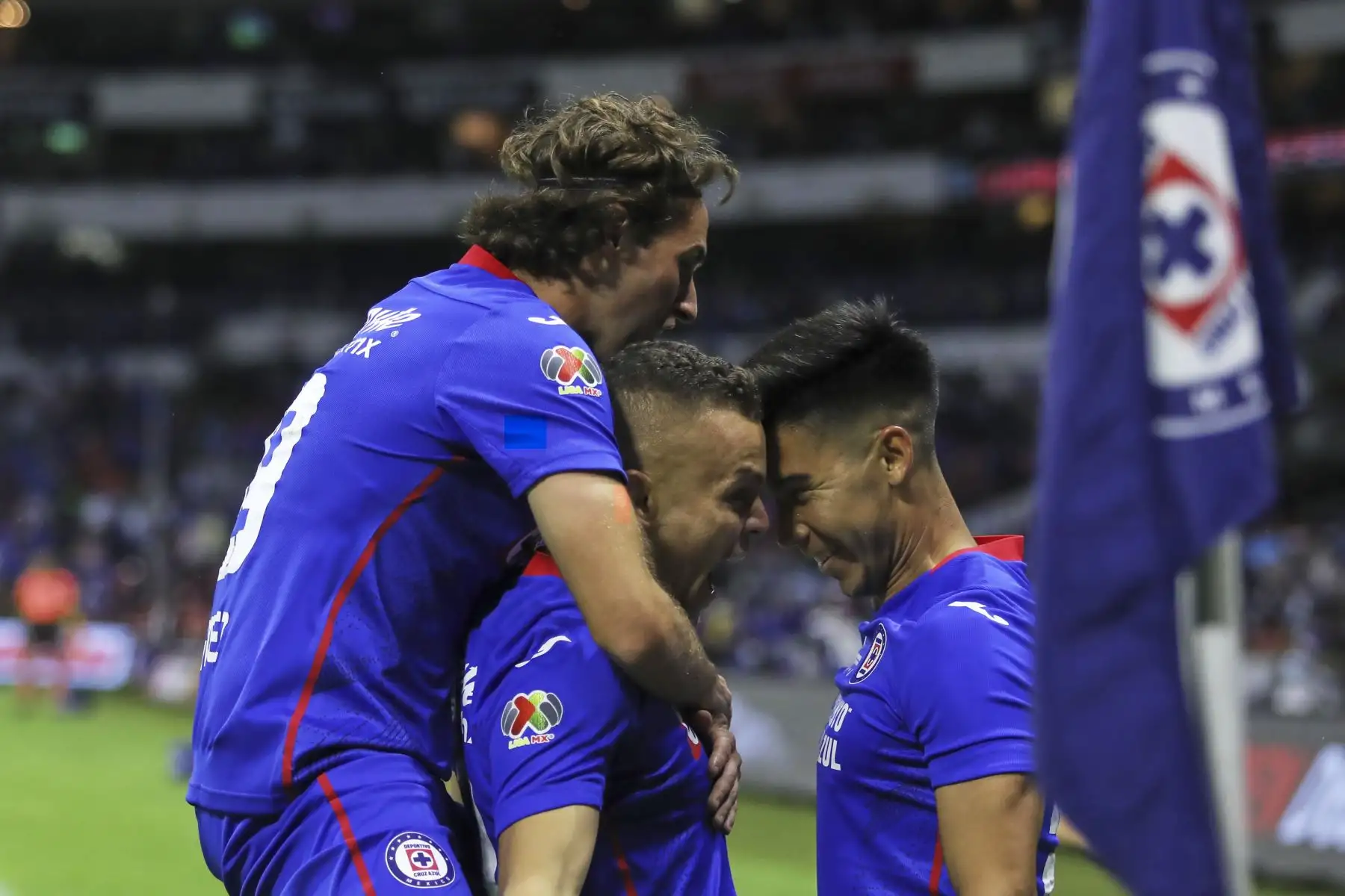 El Cruz Azul se consagró campeón del fútbol mexicano tras una espera de 23 años sin ganar la liga, al empatar 1-1 con el Santos el domingo en el estadio Azteca en el partido de vuelta de la final del torneo Clausura-2021.  Foto: Difusión
