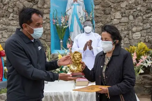 La gruta de Nuestra Señora de Lourdes se encuentra al pie del cerro Virgen de Lourdes, en el asentamiento humano Santa Rosa, en la provincia liberteña de Ascope.