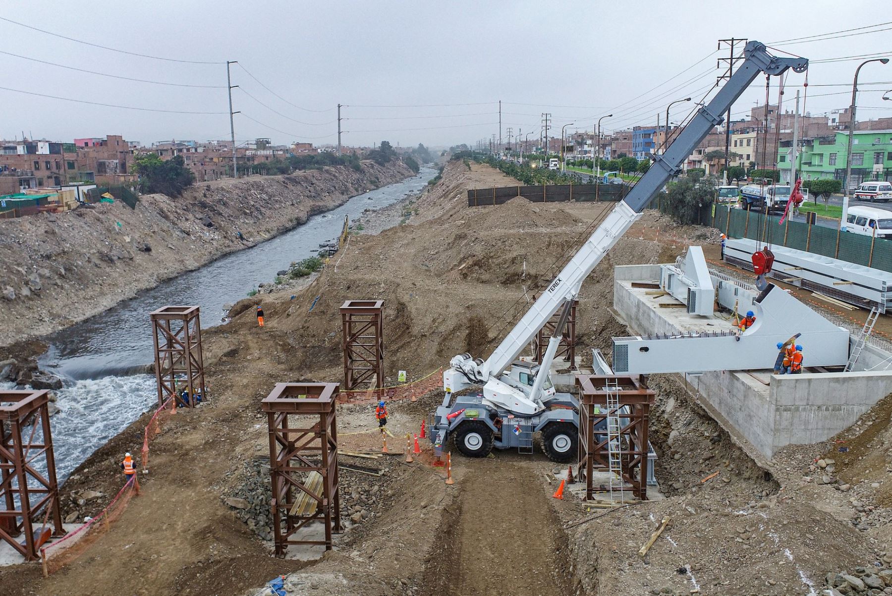 Puente Morales Duárez: se inició el montaje de estructura metálica. Foto: ANDINA/Difusión.