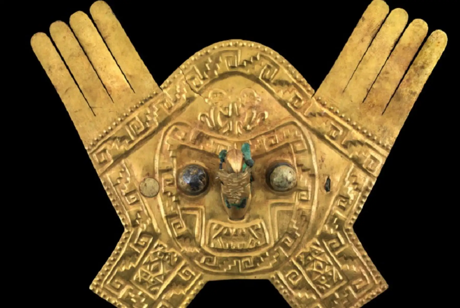 Orfebrería en oro de la cultura Mochica es una de las 192 piezas pertenecientes al Museo Larco y al Museo de Sitio Manuel Chávez Ballón en Aguas Calientes, Cusco, las que se exhibirán como parte de la muestra "Machu Picchu y los imperios dorados del Perú",  desde el 16 de octubre de este año hasta marzo del 2022 en el Museo de Arte de Boca Ratón, de Florida, en Estados Unidos.