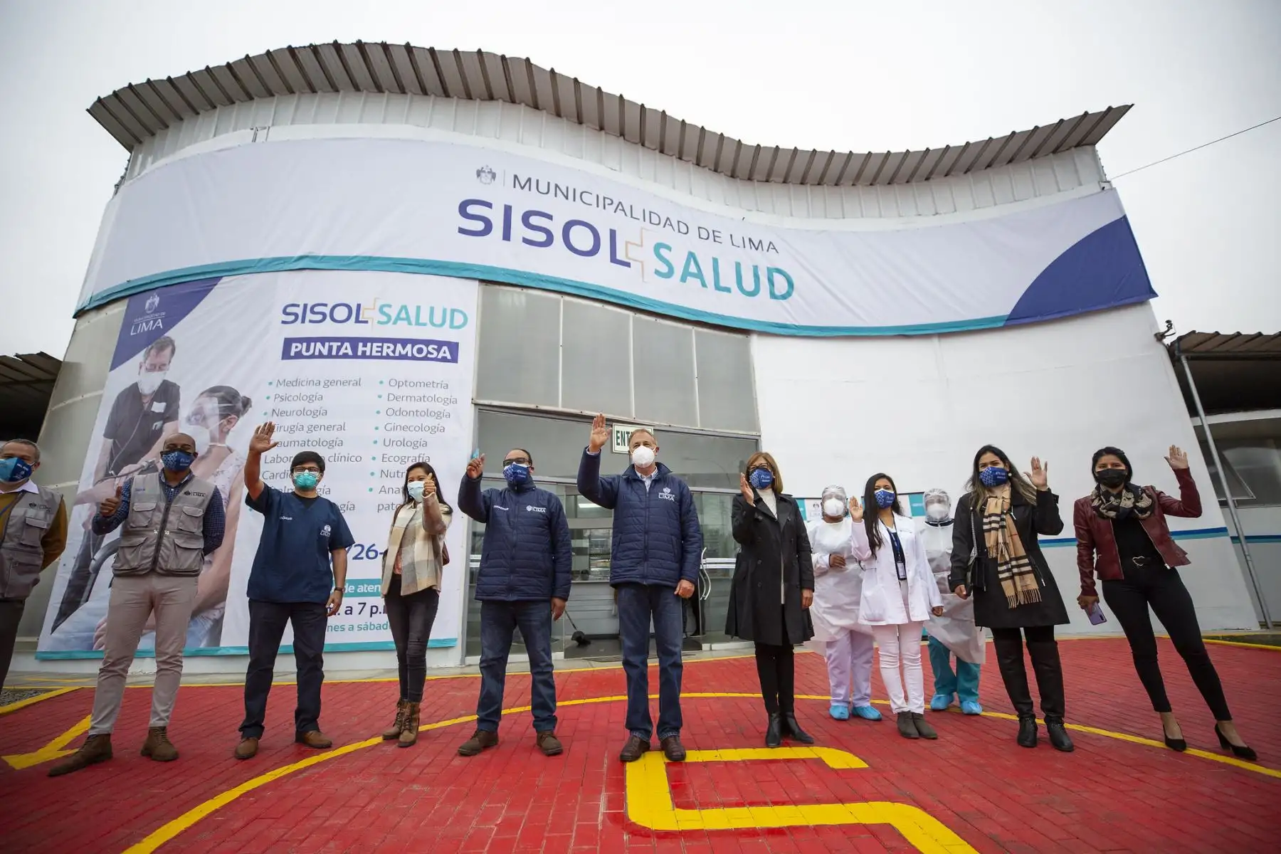 El alcalde de Lima, Jorge Muñoz, inauguró la tercera planta de Oxígeno  en el establecimiento de Sisol Salud de Punta Hermosa, la cual brindará el servicio gratuito de recarga de oxígeno medicinal a los vecinos del sur de la capital.

Foto:ANDINA/Difusión

Foto: ANDINA/Difusión