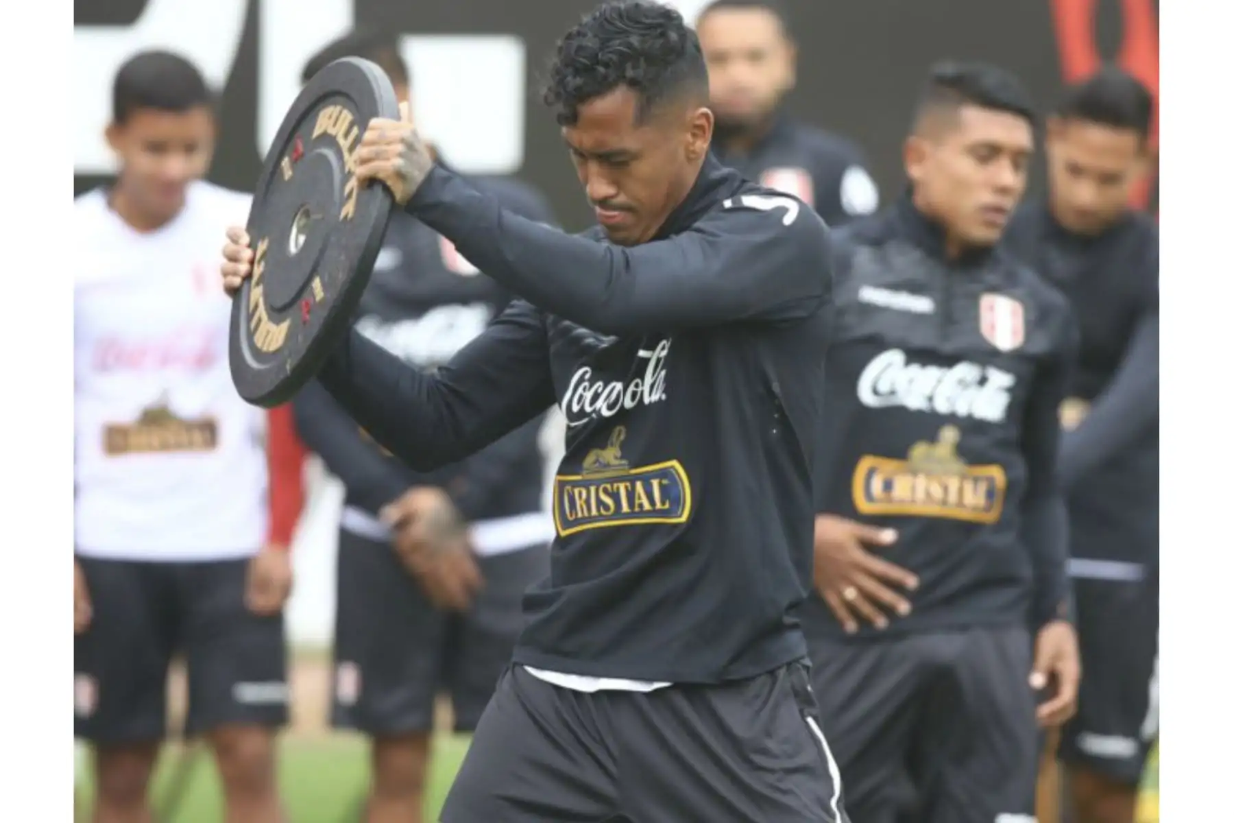 Renato Tapia de la Selección peruana realiza su penúltimo entrenamiento previo al duelo ante Colombia por las Eliminatorias Qatar 2022. Foto: FPF