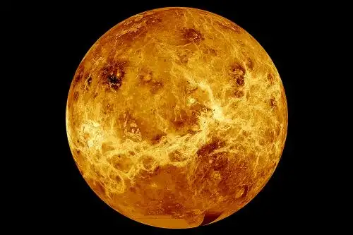 Esta foto de archivo publicada por la NASA muestra el planeta Venus en una combinación de datos de la nave espacial Magellan de la NASA y Pioneer Venus Orbiter. La NASA anunció dos nuevas misiones a Venus que se lanzarán al final de la década y están con el objetivo de aprender cómo el vecino planetario más cercano de la Tierra se convirtió en un infierno mientras el nuestro prosperaba. Foto: AFP