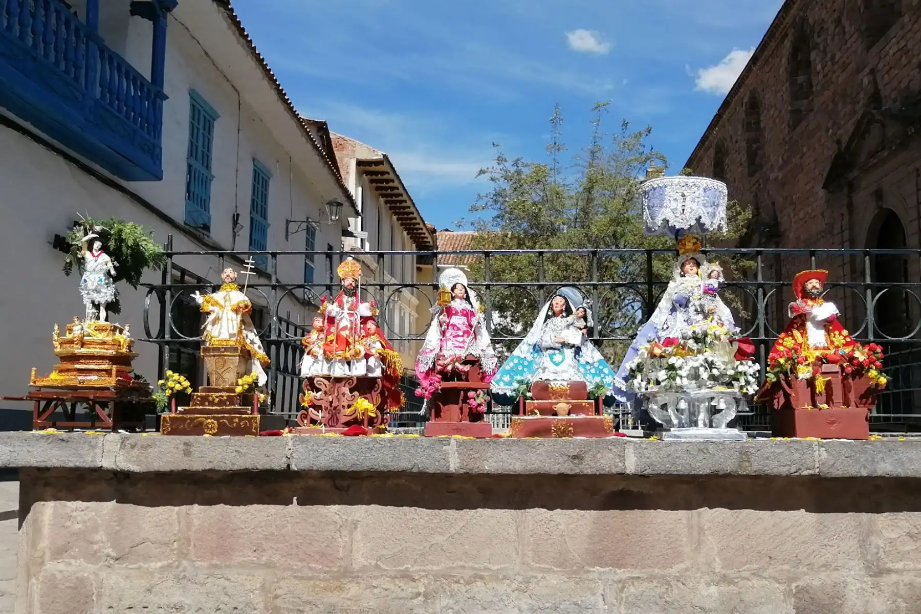 Imágenes de santos y vírgenes en miniatura protagonizaron entrada simbólica del Corpus Christi en el Cusco. Foto: ANDINA/Percy Hurtado Santillán