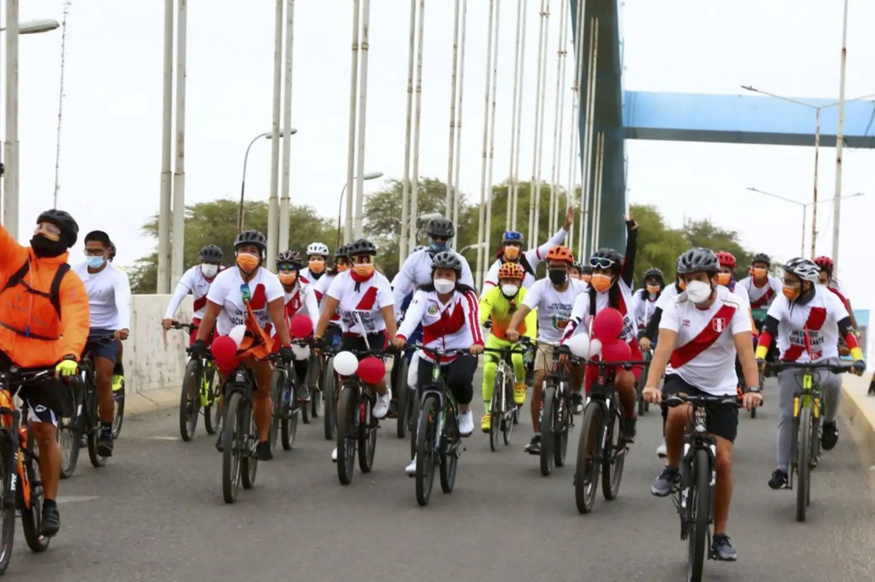 Candidata Keiko Fujimori realiza bicicleteada en la ciudad de Piura. Foto: Difusión