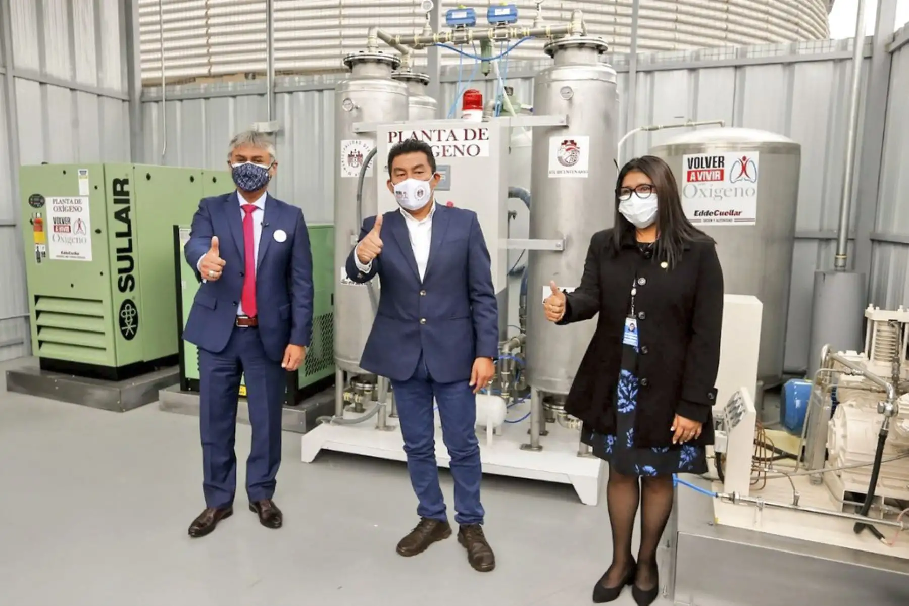 El viceministro de Prestaciones y Aseguramiento en Salud, Bernardo Ostos, supervisó la instalación de una nueva planta de oxígeno medicinal donada por la comuna para reforzar la atención de pacientes de Lima Este afectados por la covid-19. Foto: Minsa