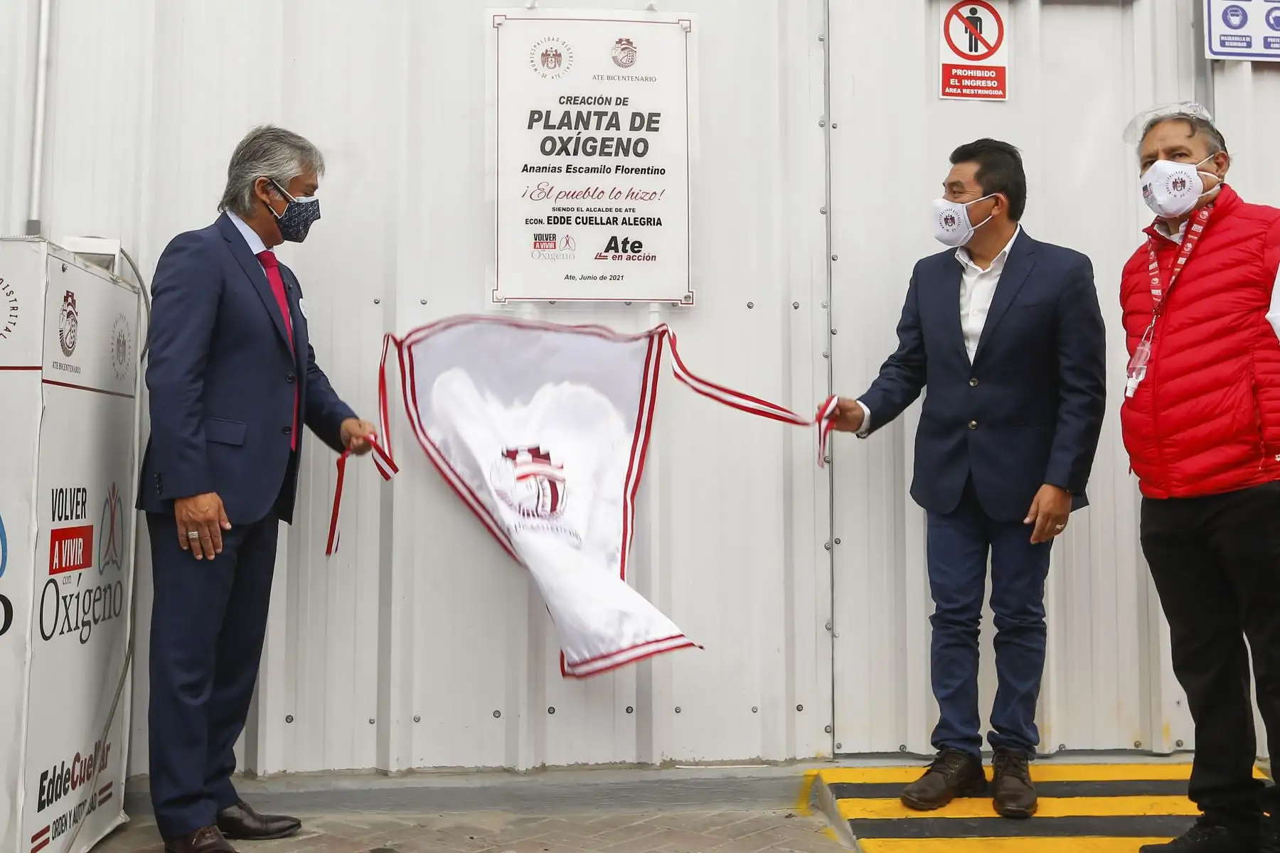 Viceministro de Prestaciones y Aseguramiento en Salud, Bernardo Ostos, participa en la inauguración de una planta de oxígeno medicinal en el distrito de Ate Vitarte. La nueva planta de oxígeno está ubicada en el Complejo Deportivo Ollantaytambo y tiene capacidad para proveer, de manera gratuita, 400 m3 de oxígeno medicinal al día. Foto: ANDINA/Minsa
