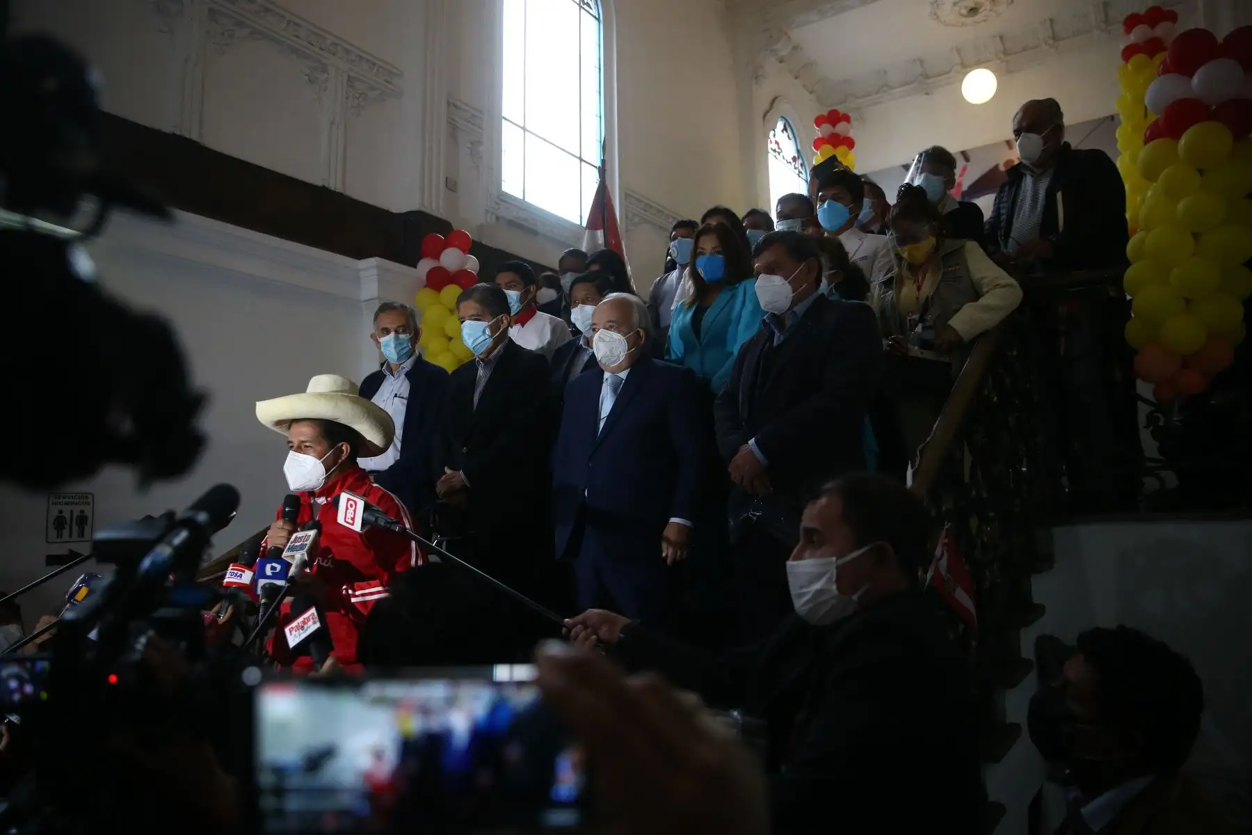 Candidato Pedro Castillo realiza conferencia de prensa con su equipo técnico en el centro de Lima. Foto: ANDINA/Vidal Tarqui