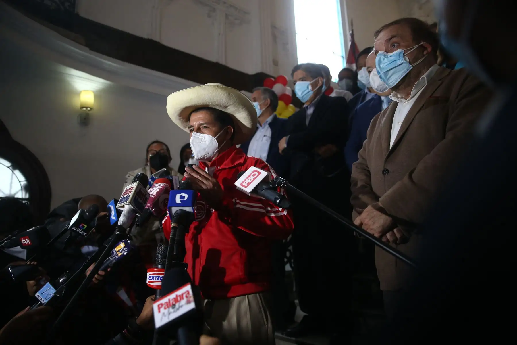 Candidato Pedro Castillo realiza conferencia de prensa con su equipo técnico en el centro de Lima. Foto: ANDINA/Vidal Tarqui