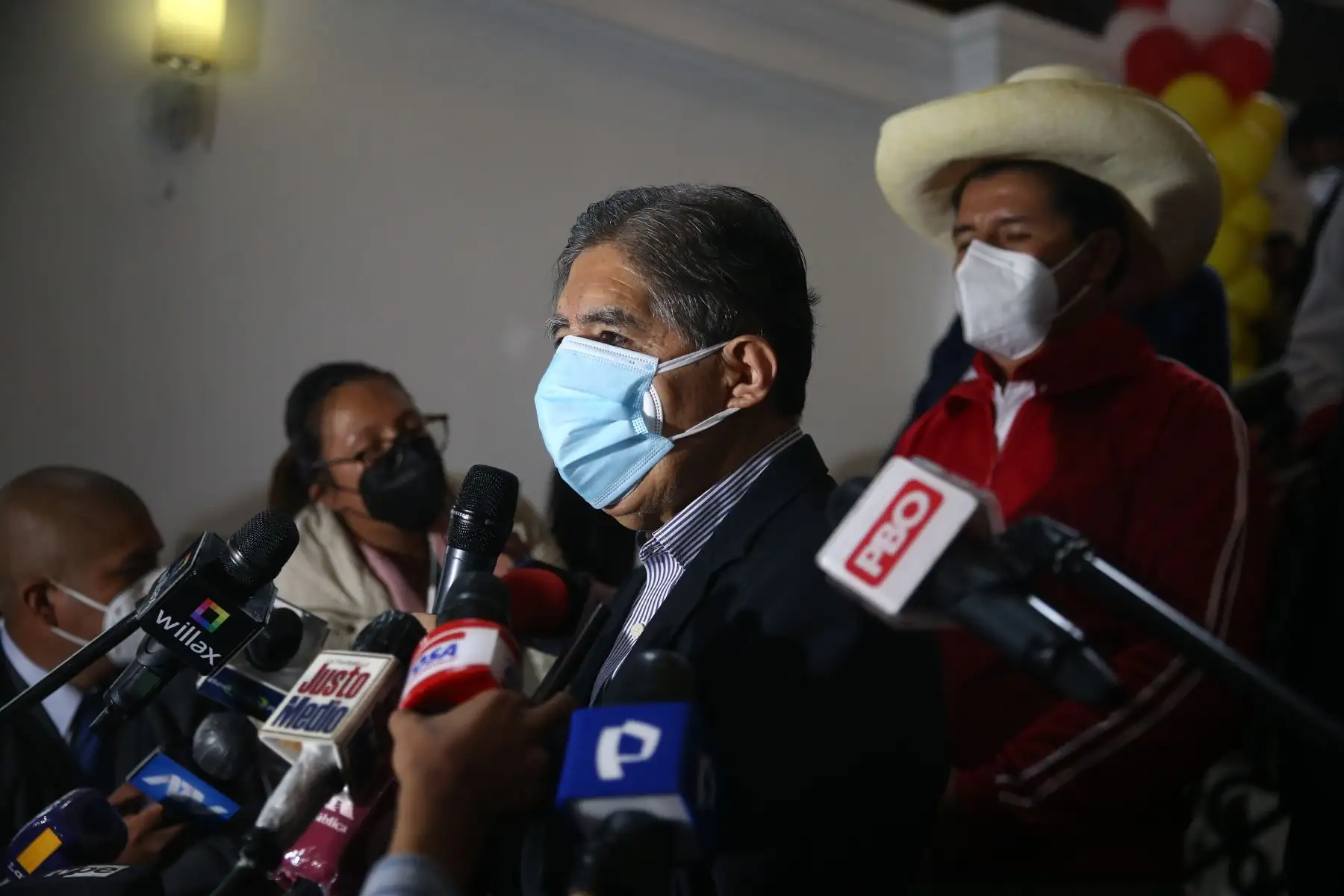 Candidato Pedro Castillo realiza conferencia de prensa con su equipo técnico en el centro de Lima. Foto: ANDINA/Vidal Tarqui