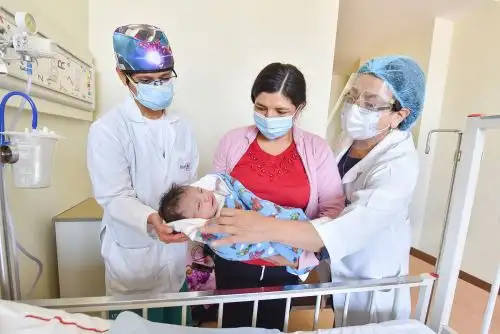 ¡Salvaron su vida! Médicos del INSN San Borja operan a bebé de 20 días de una cardiopatía . Foto: Difusión