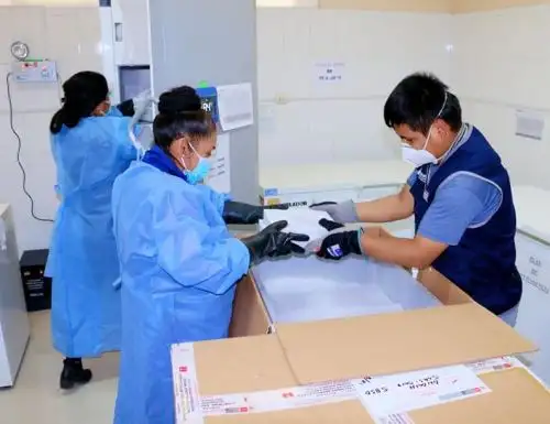 Áncash recibe un nuevo lote con 70,200 dosis de vacuna para inmunizar contra la covid-19 a los adultos mayores de 60 años. ANDINA/Difusión