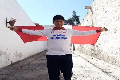 Rolly Mamani, estudiante arequipeño obtiene la primera medalla de oro en la CIIC 2021. Foto: Difusión