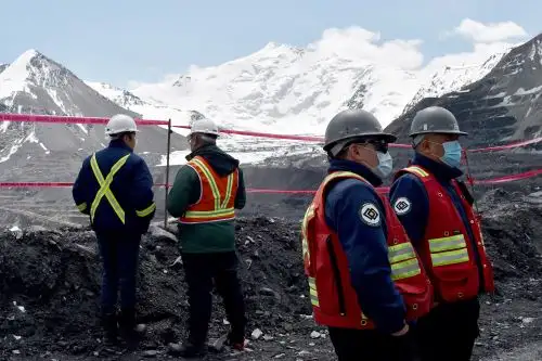 Aunque algunos medios indican que hay siete mineros atrapados, las autoridades no precisaron el número de personas que se encuentran en la mina. Foto: AFP.