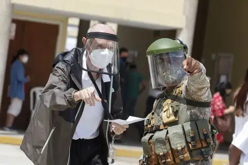 Especialistas en salud familiar del Ministerio de Salud (Minsa) recomiendan a los adultos mayores esperar los resultados de la votación del domingo 6 de junio, en casa para reducir los riesgos de contagio del coronavirus. ANDINA/Renato Pajuelo