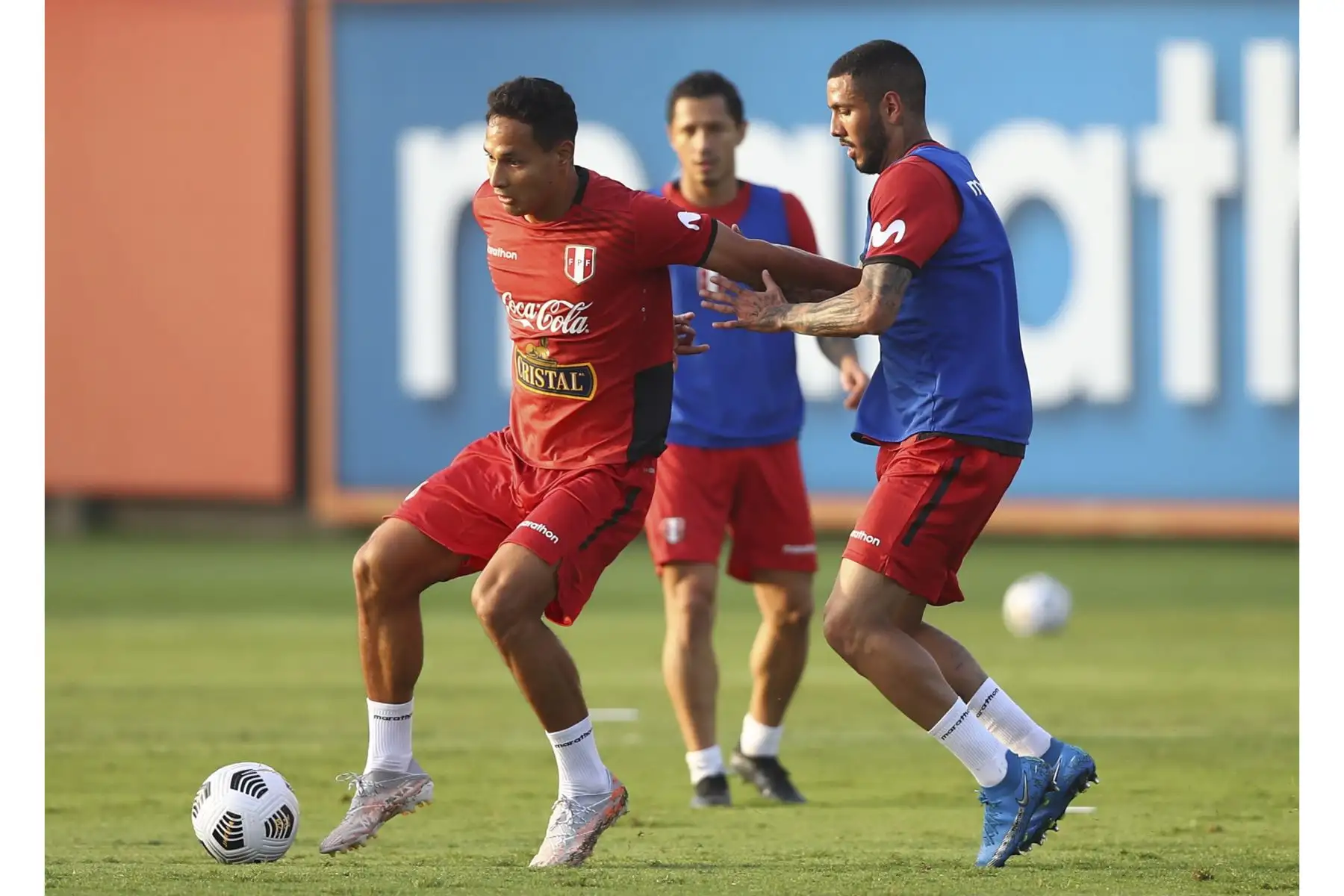 Sergio Peña de la Selección peruana retomó entrenamientos con miras al partido frente a Ecuador por las Eliminatorias Qatar 2022. Foto: FPF