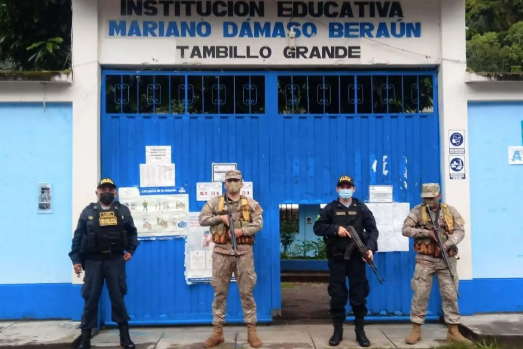 La Macro Región Policial Huánuco ha instalado los servicios policiales en los diferentes locales de votación para garantizar el orden público y la seguridad en esta elecciones presidenciales 2021. 
Foto: Policía Nacional
