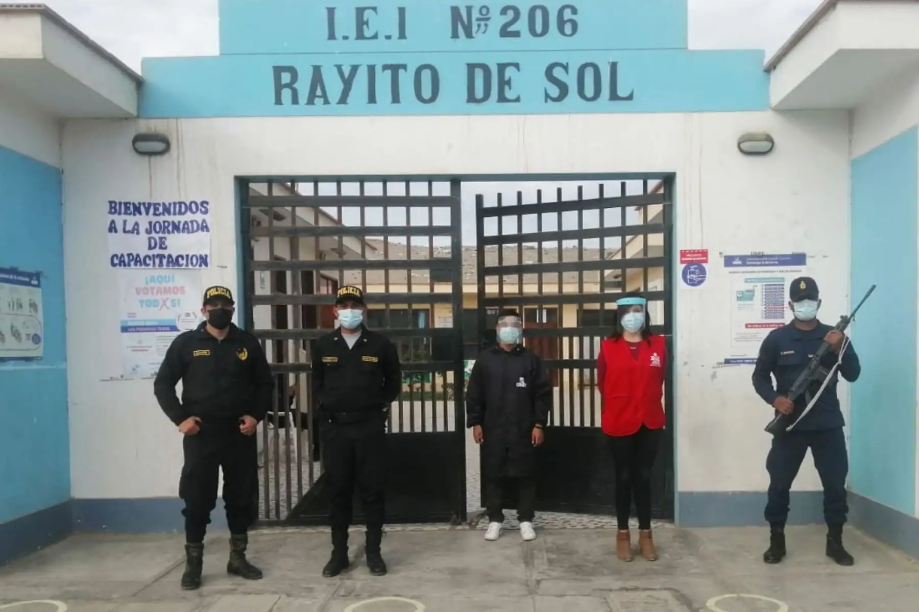 Los efectivos de la Macro Región Policial Lambayeque ya se encuentran instalado en los diferentes locales de votación para garantizar la seguridad de esta Segunda Elección Presidencial 2021.
Foto: Policía Nacional