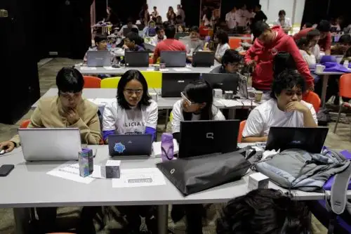 Los emprendedores que queden entre los tres primeros lugares se les brindara un programa de mentorías