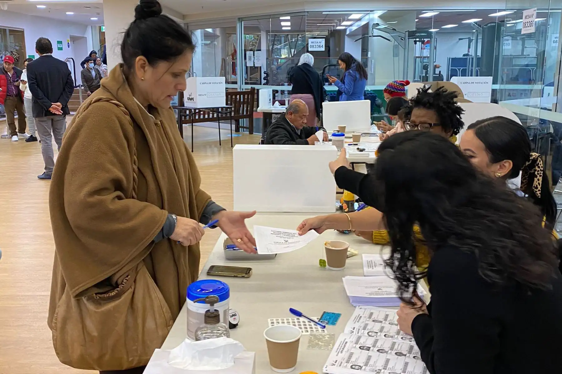 Connacionales residentes en Canberra y Sídney, Australia, ejercen su derecho a voto en la Segunda Elección Presidencial 2021.
Foto:ANDINA/CancilleriaPeru