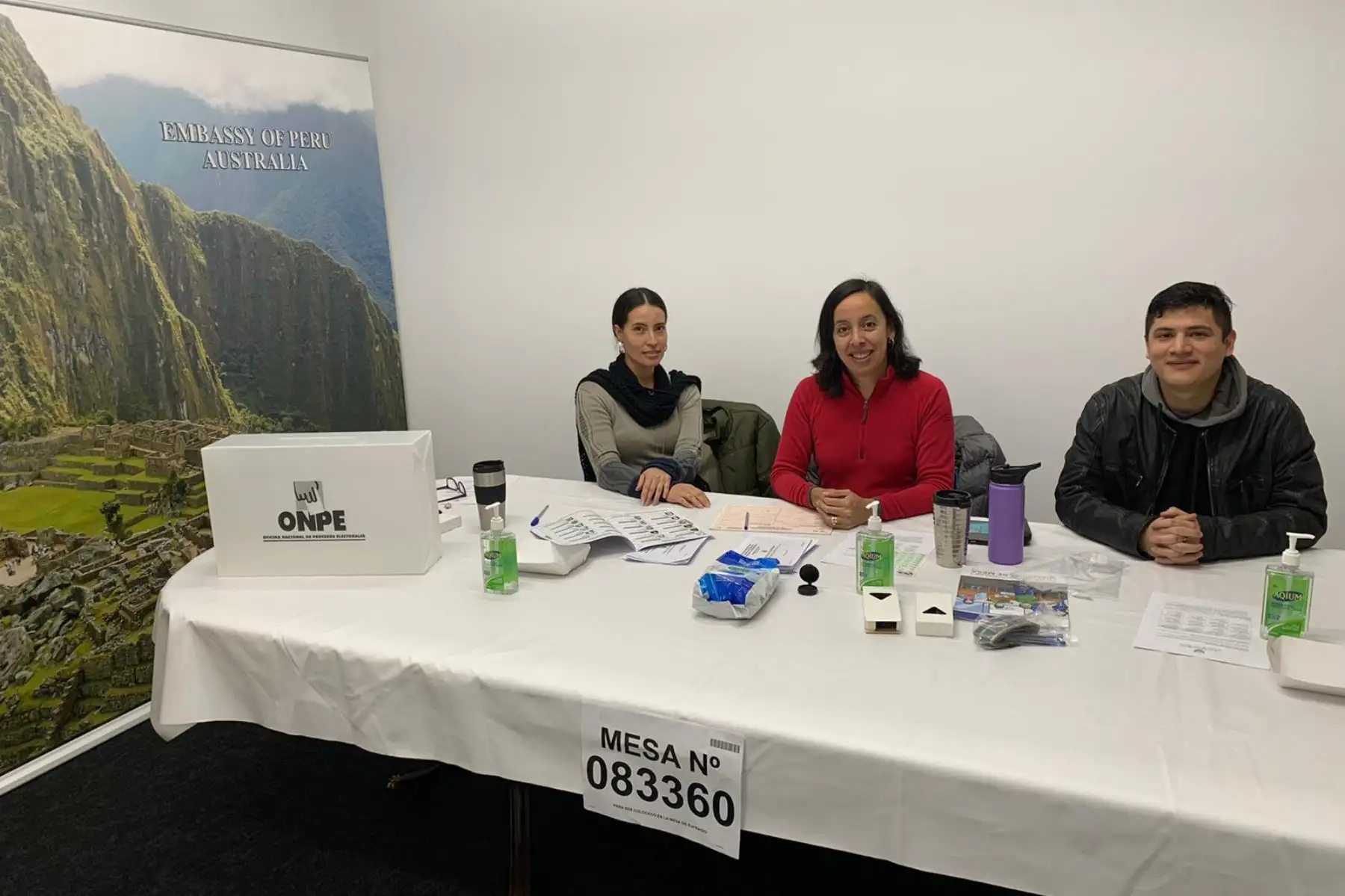Connacionales residentes en Canberra y Sídney, Australia, ejercen su derecho a voto en la Segunda Elección Presidencial 2021.
Foto:ANDINA/CancilleriaPeru
