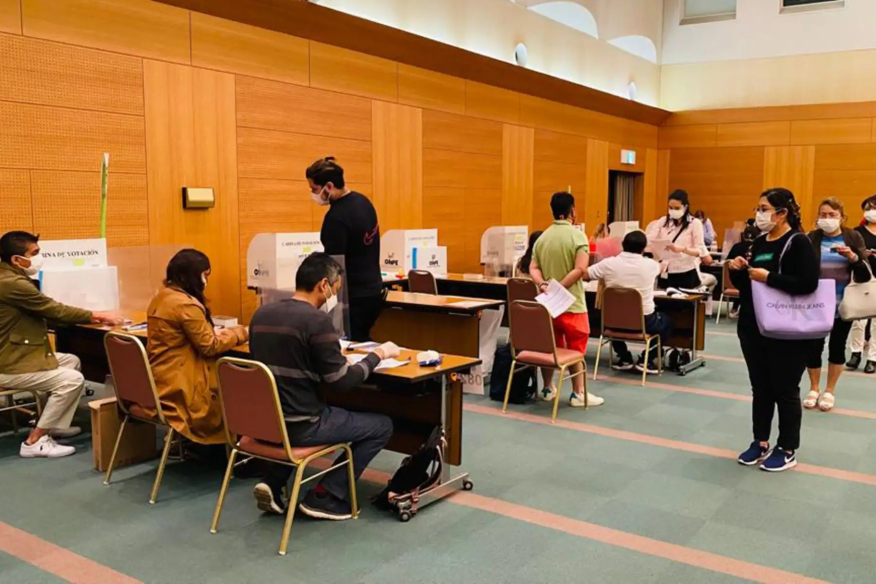 Compartimos imágenes del proceso de votación de la Segunda Elección Presidencial 2021 en Tokio, Nagoya, Fukuoka e Hiroshima, Japón.
Foto:ANDINA/CancilleriaPeru