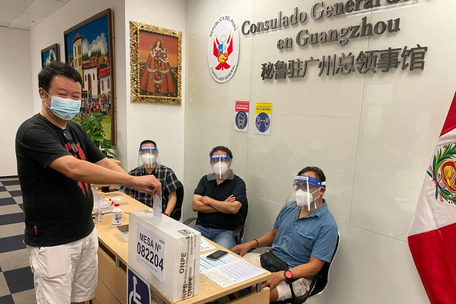 Participación de compatriotas residentes en Pekín, Guangzhou, Hong Kong y Shanghái en la Segunda Elección Presidencial 2021.
Foto:ANDINA/CancilleriaPeru