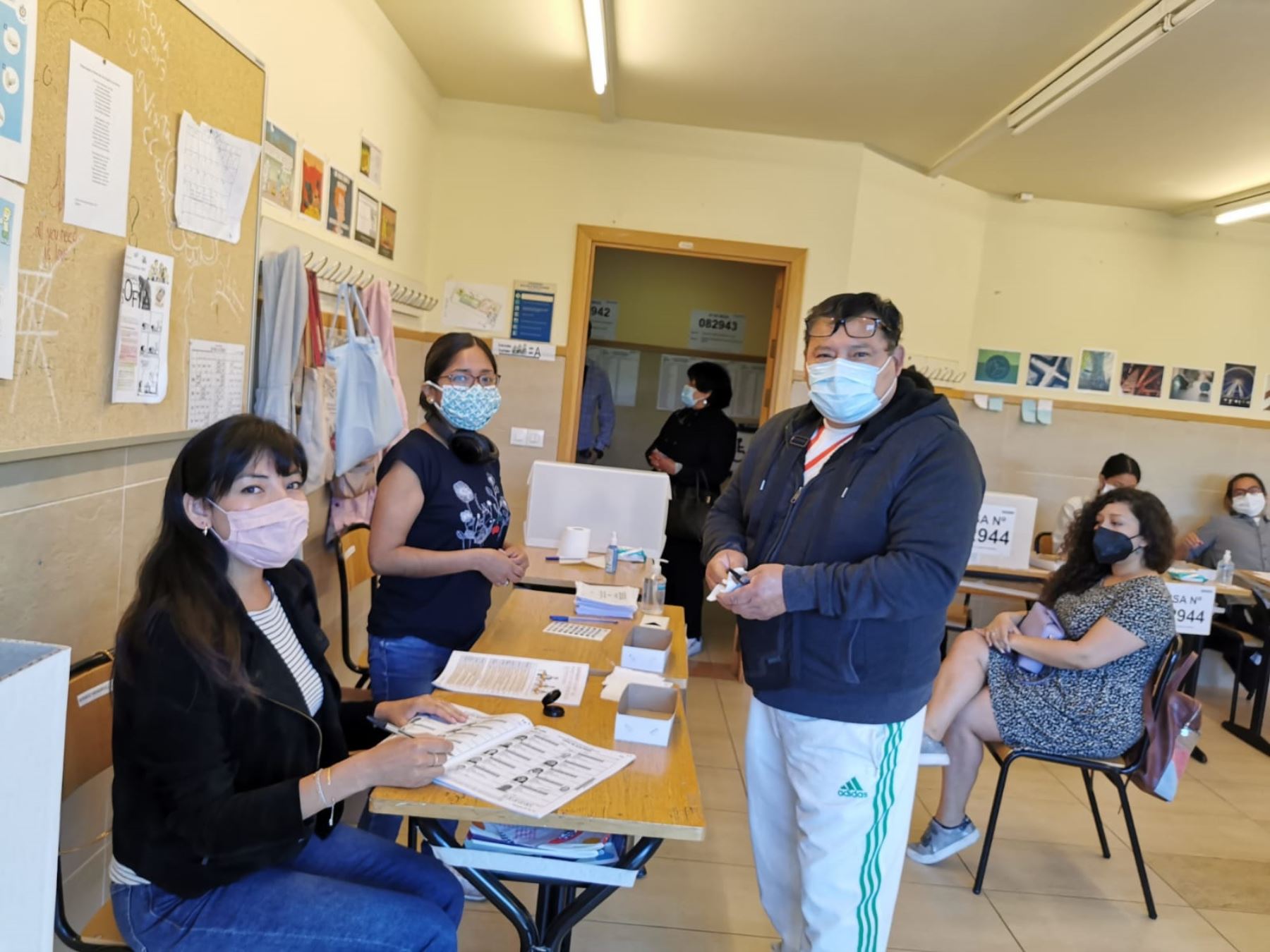 Peruanos que residen en diversas ciudades de Europa acuden a votar en esta segunda vuelta electoral, informó el Ministerio de Relaciones Exteriores. ANDINA/Difusión