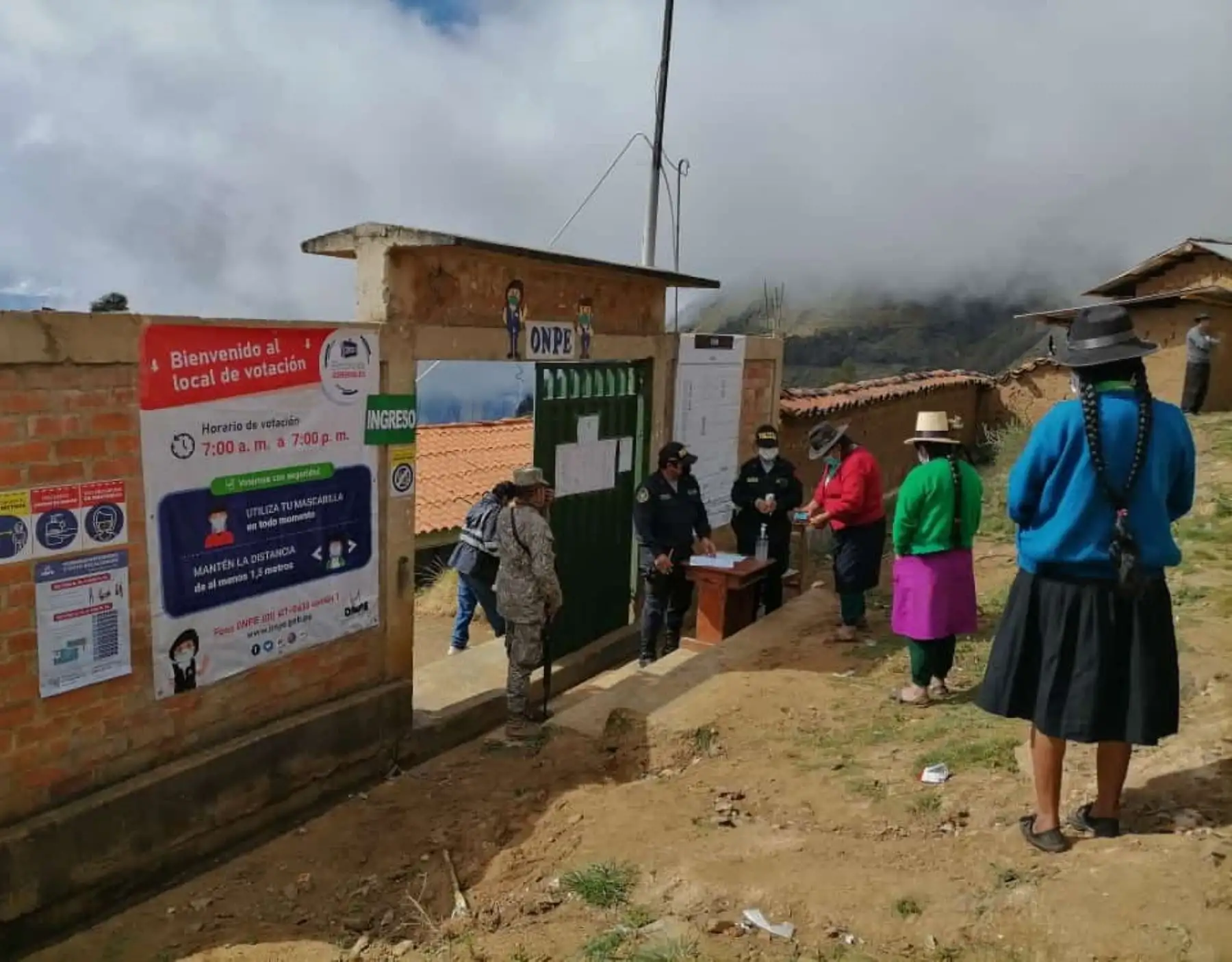 La primera mesa de sufragio que se instaló en la región Áncash fue en el distrito de Pallasca a las 6:10 horas, informó la ODPE Santa. ANDINA/Difusión