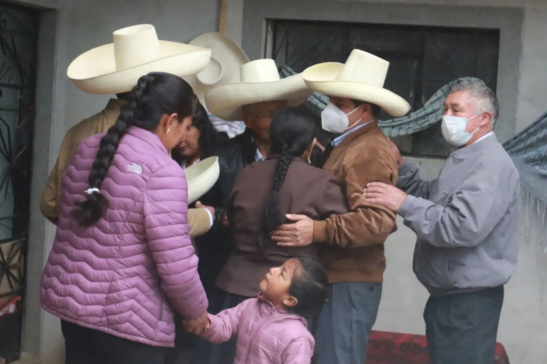 CAJAMARCA (PERÚ), 06/06/2021.-El candidato presidencial de Perú Libre,  Pedro Castillo, empieza la jornada con el tradicional desayuno electoral en su vivienda, en Cajamarca.
Foto: ANDINA/Andres Valle