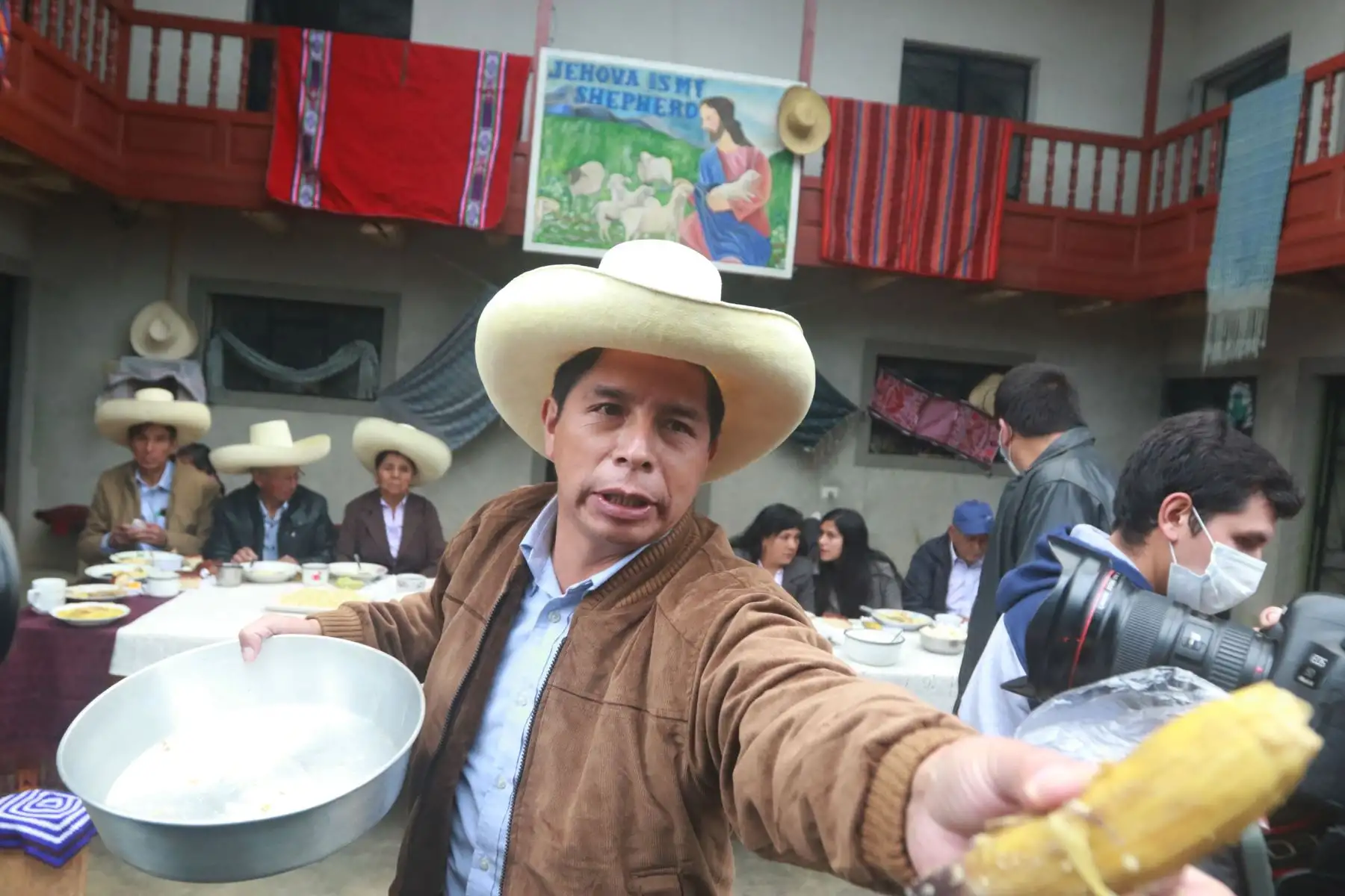CAJAMARCA (PERÚ), 06/06/2021.-El candidato presidencial de Perú Libre,  Pedro Castillo, empieza la jornada con el tradicional desayuno electoral en su vivienda, en Cajamarca.
Foto: ANDINA/Braian Reyna