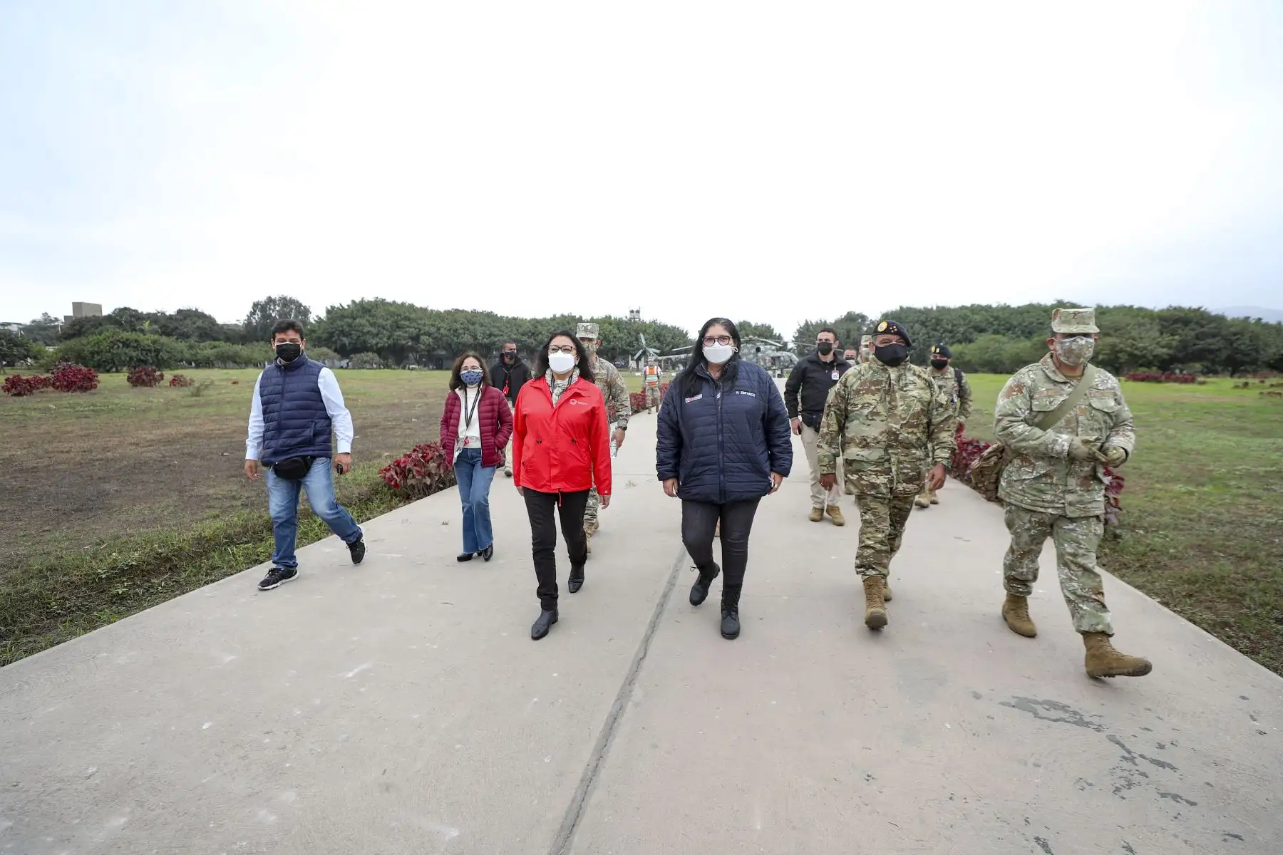 La presidenta del Consejo de Ministros, Violeta Bermúdez y la titular del Mindef, realizan un sobrevuelo para supervisar el desarrollo de la segunda vuelta electoral.
Foto: PCM