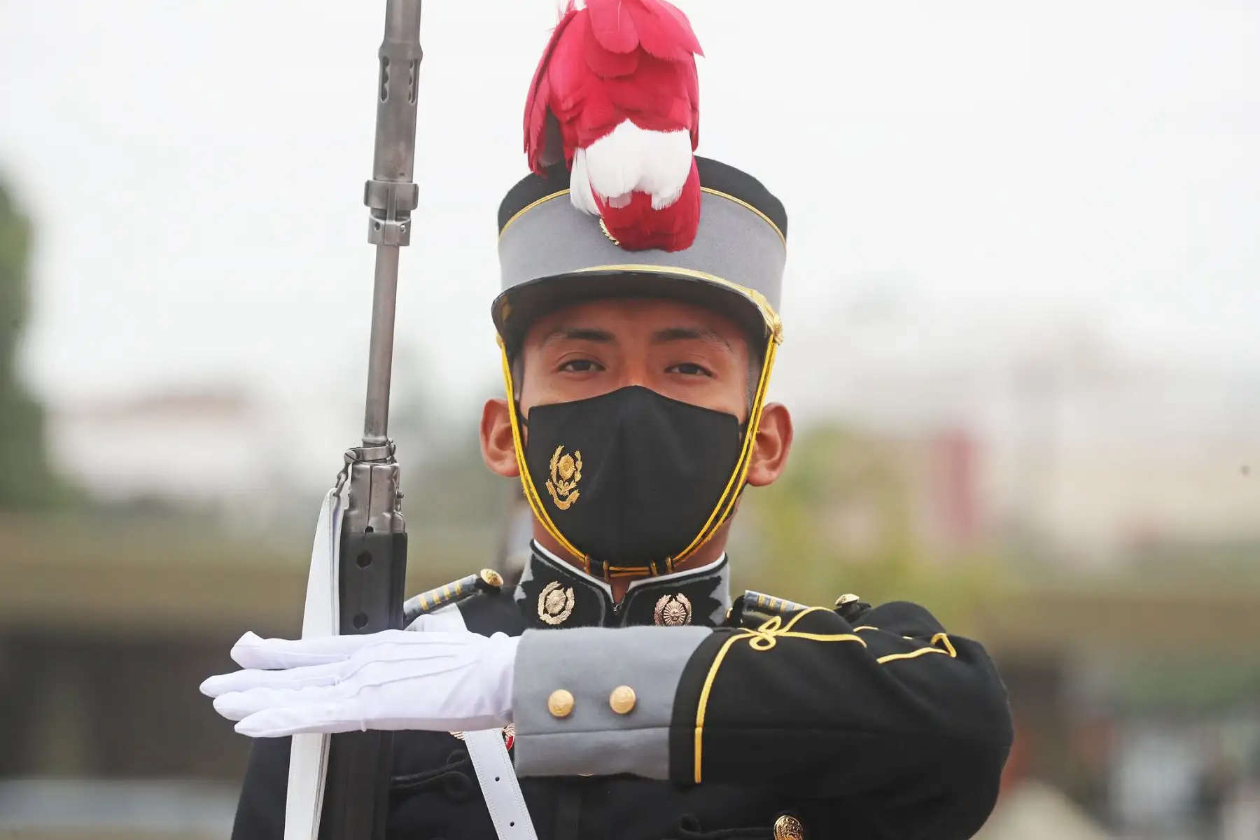 El presidente Francisco Sagasti, junto con la titular de la PCM y ministros del Mindef y Mininter, lidera la ceremonia por el 141.° aniversario de la Batalla de Arica y Renovación del Juramento de Fidelidad a la Bandera. Foto: ANDINA/Prensa Presidencia