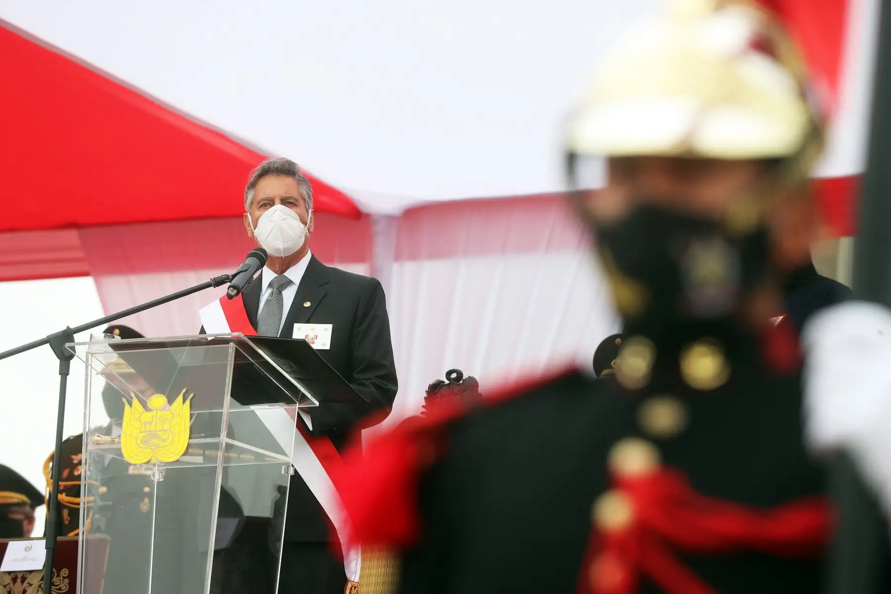 El presidente Francisco Sagasti, junto con la titular de la PCM y ministros del Mindef y Mininter, lidera la ceremonia por el 141.° aniversario de la Batalla de Arica y Renovación del Juramento de Fidelidad a la Bandera. Foto: ANDINA/Prensa Presidencia