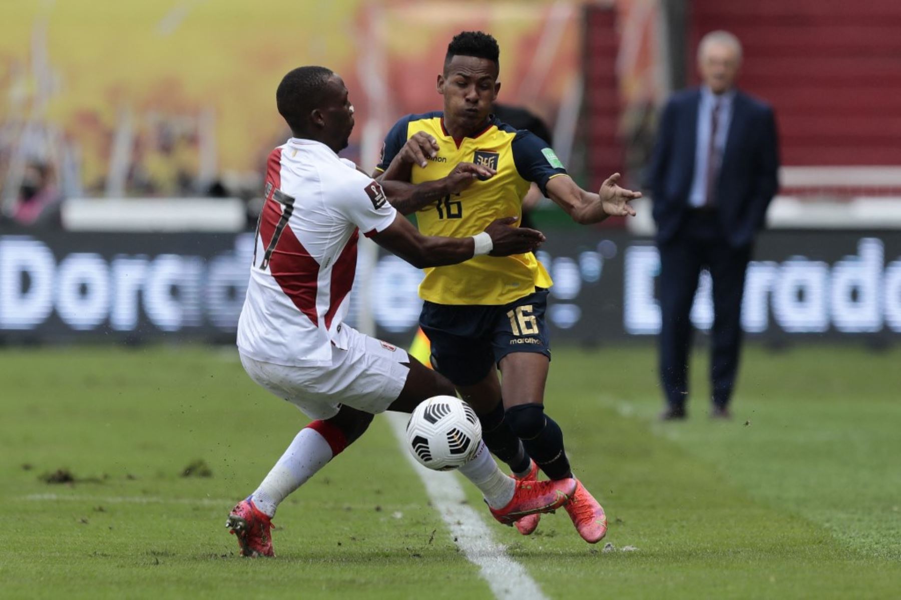 Las selecciones de Ecuador y Perú  juegan en el "Rodrigo Paz Delgado", de Propiedad de Liga de Quito, por la octava fecha de las eliminatorias sudamericanas