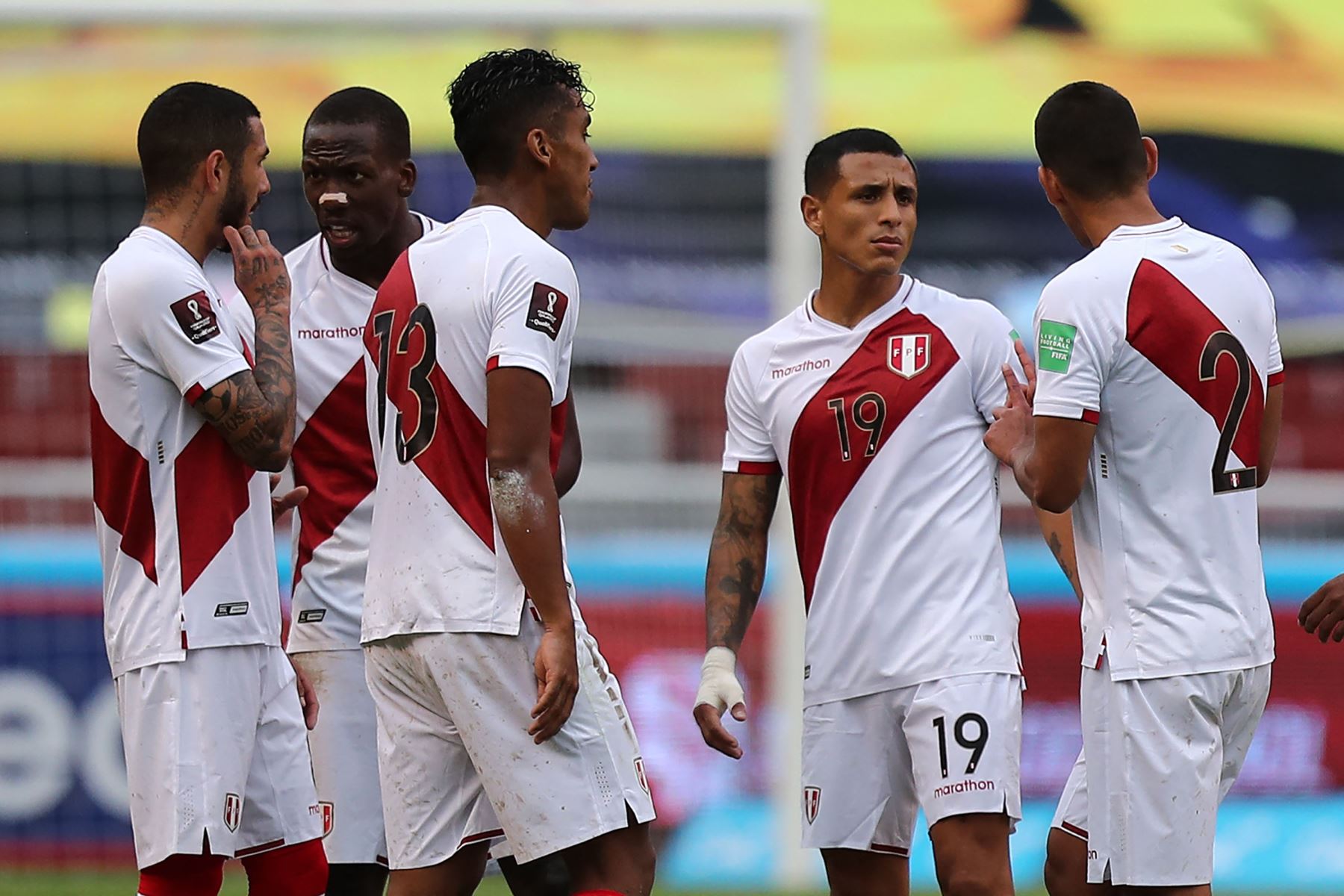 Los jugadores de Perú son vistos en el descanso de su partido de fútbol de clasificación sudamericano para la Copa Mundial de la FIFA Qatar 2022 contra Ecuador en el Estadio Rodrigo Paz Delgado en Quito.
Foto: AFP