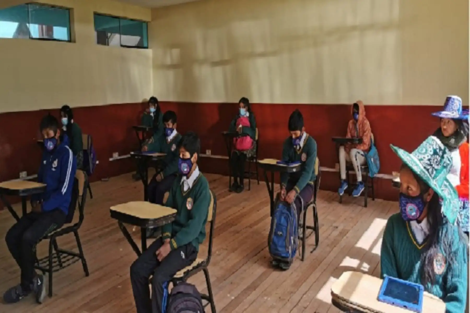 Los alumnos acudirán a sus aulas tres veces por semana de manera alternada, para lo cual se tuvo autorización de los padres de familia.